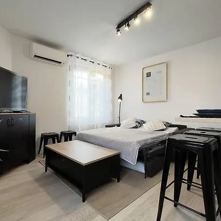Stalingrad Centre Apartment Arles